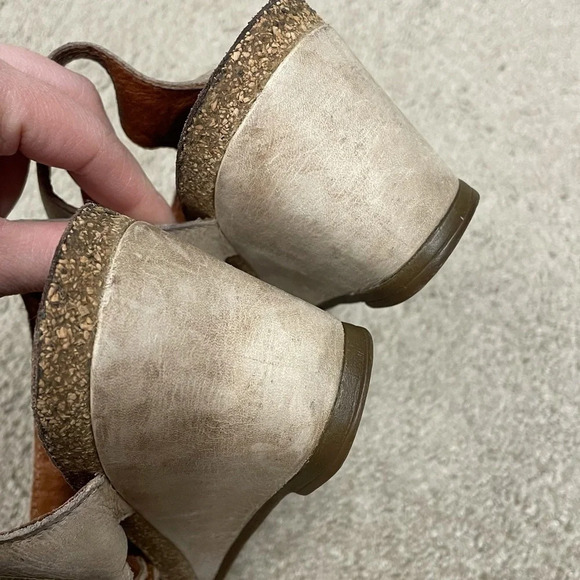 Taos Women's Carousel Wedge Sandal Color Stone Size EU 39 distressed leather - Picture 8 of 12